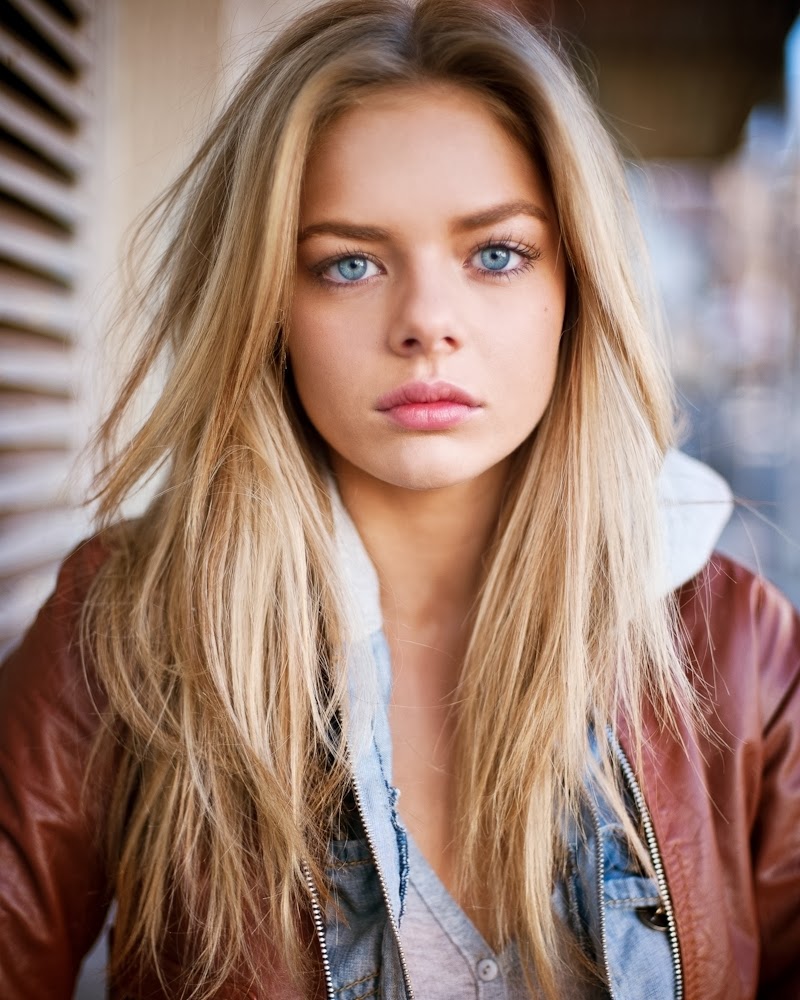 blonde-blue-eyes-full-lips-girl-lips.jpg