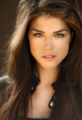 Pictures+++Photos+of+Marie+Avgeropoulos+++IMDb+3.png