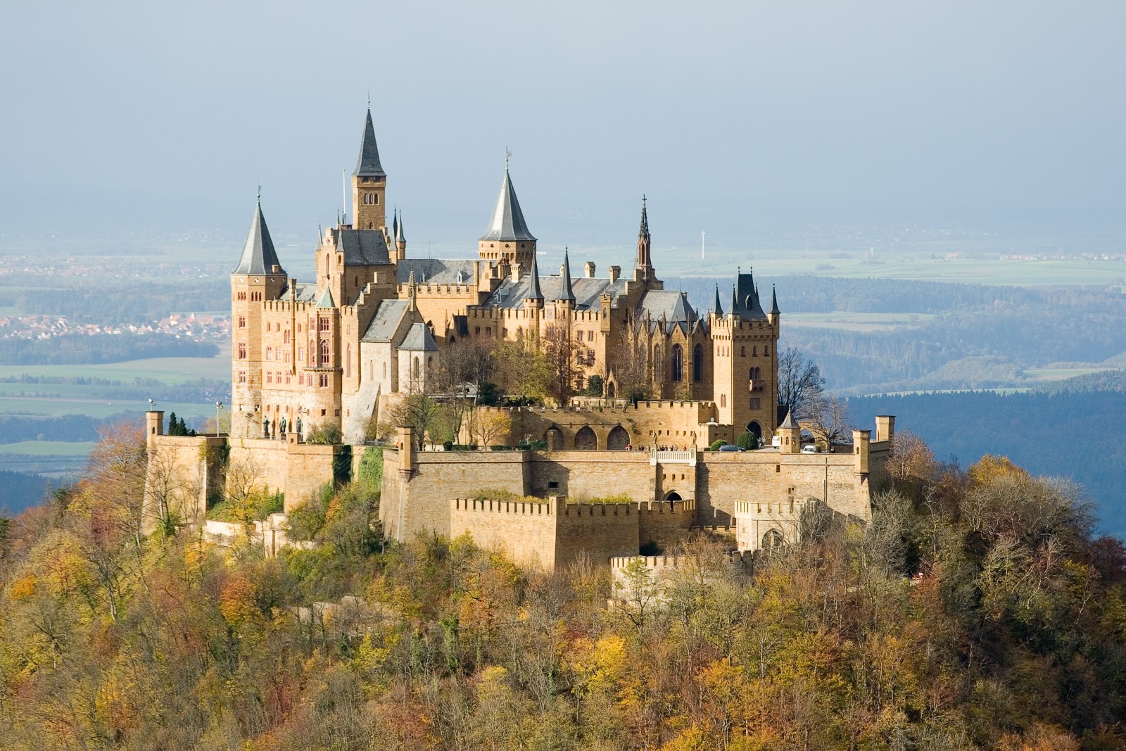 Burg_Hohenzollern_ak.jpg
