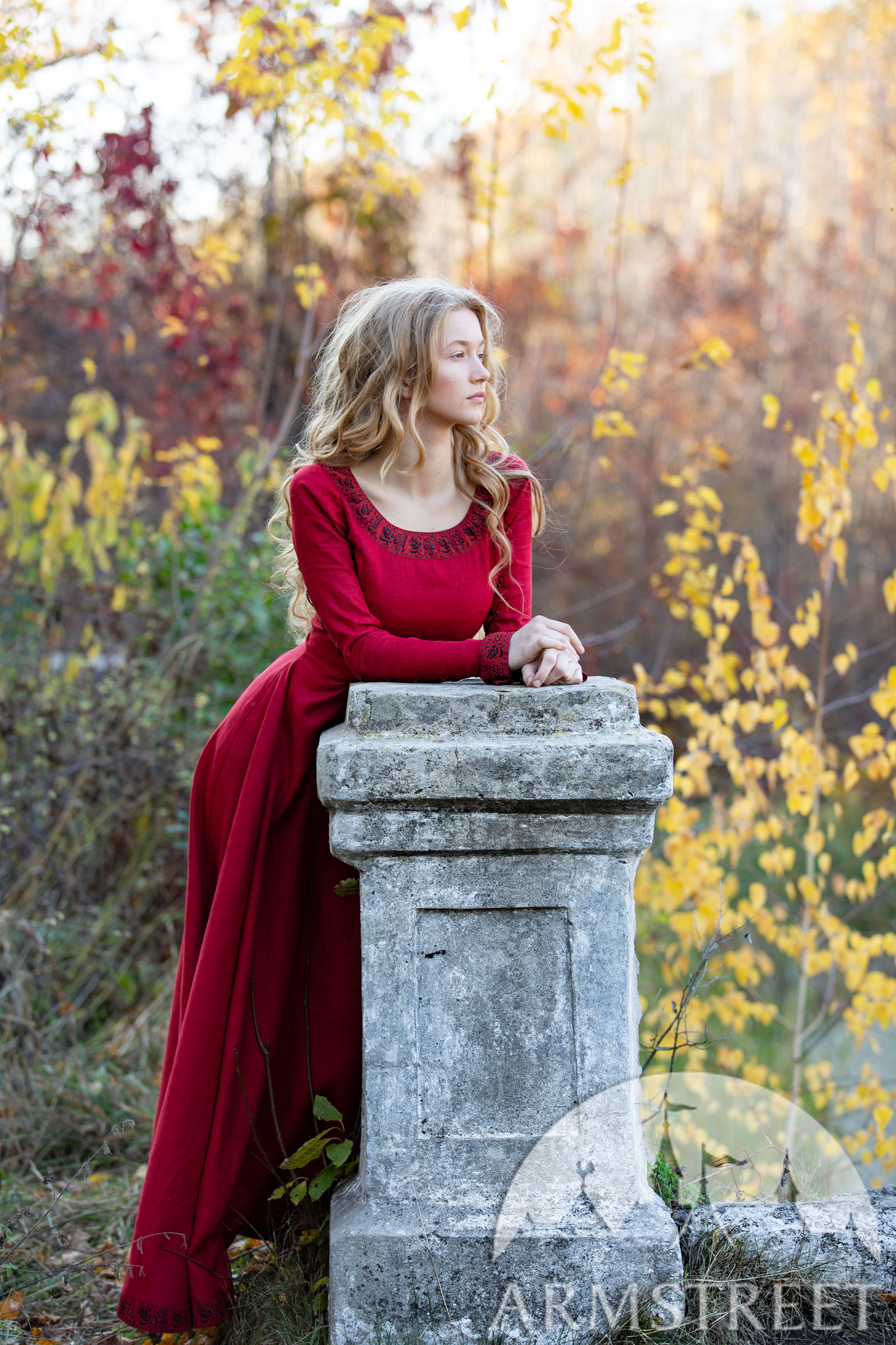 medieval-renaissance-linen-dress-autumn-princess.jpg