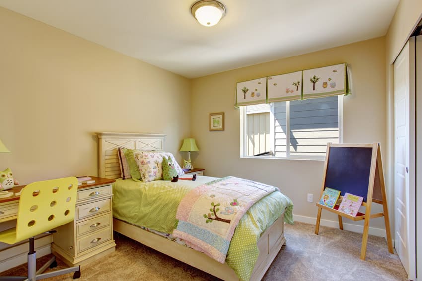 cute-girls-bedroom-with-decor.jpg