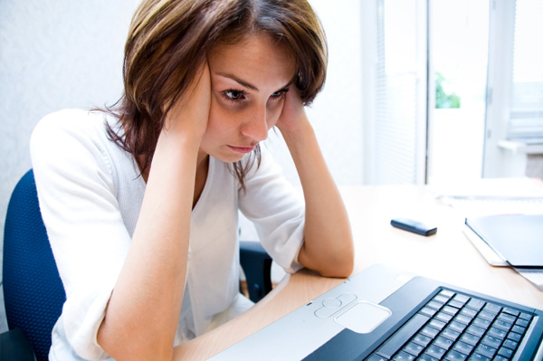 frustrated-woman-at-computer.jpg