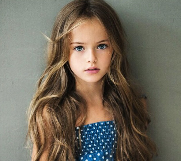 Mode-Kristina-Pimenova-9-ans-et-top-model-decouvrez-les-photos-de-petite-fille-la-plus-mignonne-du-monde-!_portrait_w674.png