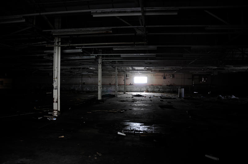 Abandoned_Garage_by_Ezram.jpg