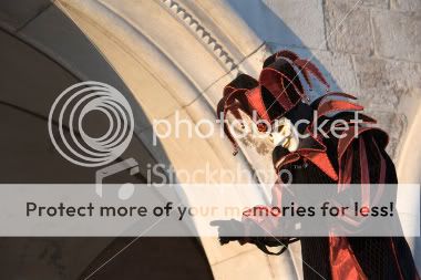 istockphoto_5303956-male-mask-with-jester-costume-at-carnival-in-venice-xl.jpg