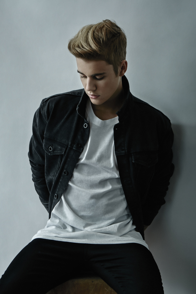 Justin-Bieber-2015-Calvin-Klein-Hong-Kong-Photo-Shoot-WWD-001.jpg