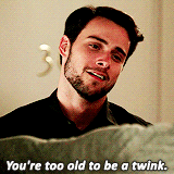 Connor-Walsh-gifs-how-to-get-away-with-murder-37648716-160-160.gif
