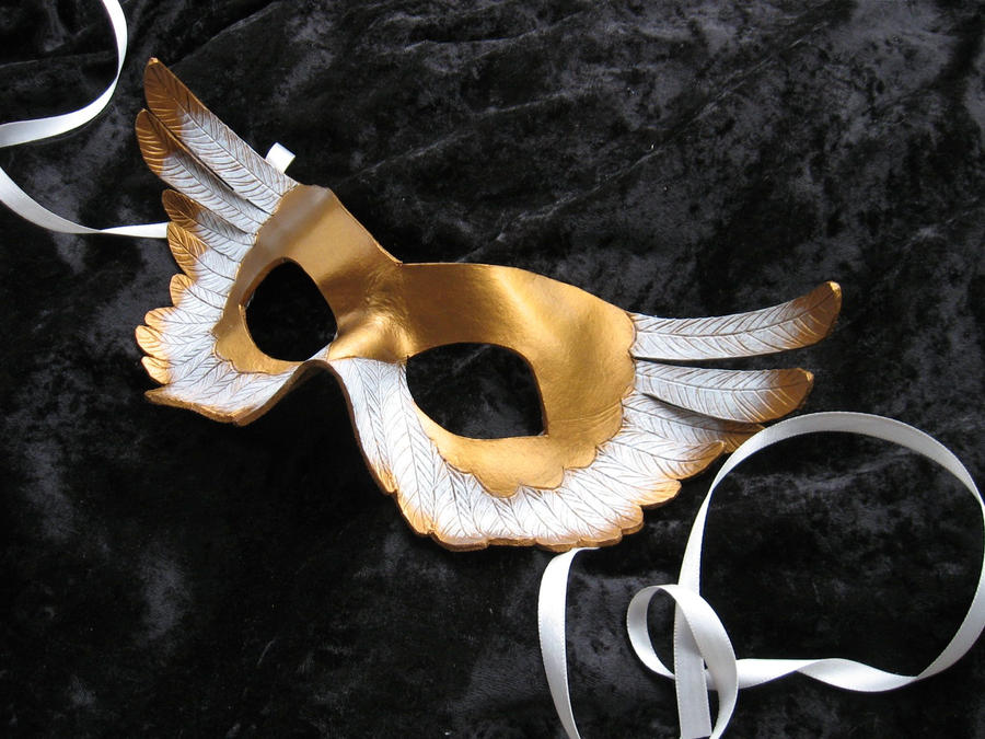 gilded_angel_leather_mask_by_mummerscat-d4b1508.jpg