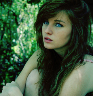 Blue-eyes-brown-hair-girl-green-nature-Favim.com-460268.jpg