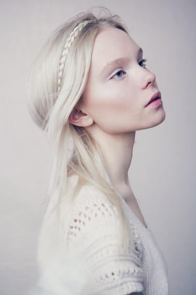 tumblr_static_a_girl_with_white_hair.jpg