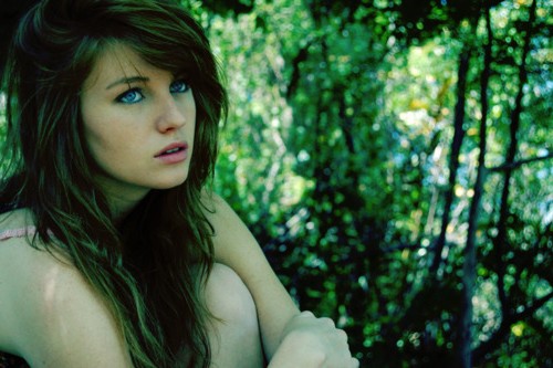 blue-eyes-brown-hair-girl-green-nature-favim-com-460268-e1348525186654.jpg