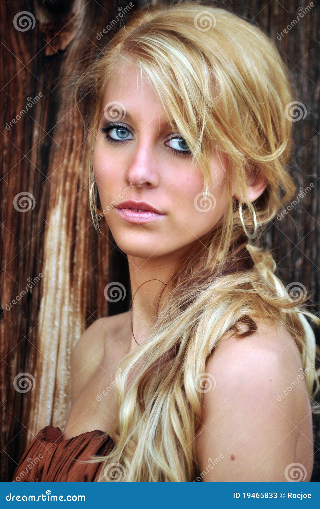 pretty-young-woman-long-blonde-hair-19465833.jpg
