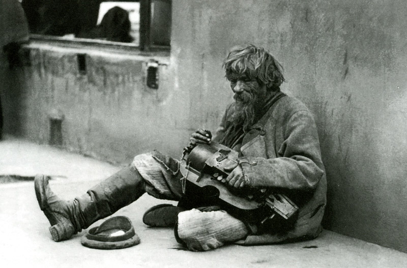Beggar_with_a_Lyra,_by_Svishchev-Paola_1900s.jpg