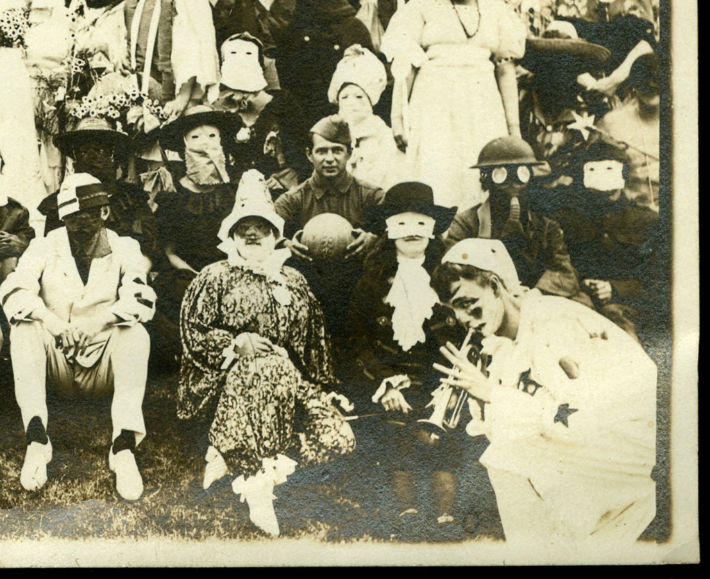 Vintage-HALLOWEEN-Photograph-1920s-costumes-horn.jpg