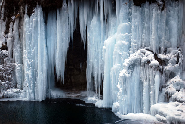 frozen-waterfall-2961295955184v9D.jpg