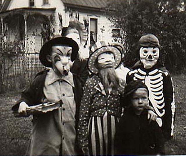 vintage-halloween-costumes-kids-skeleton-1920s.jpg