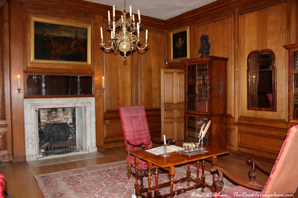 Hampton-Court-Palace-Writing-Room-1024x682.jpg