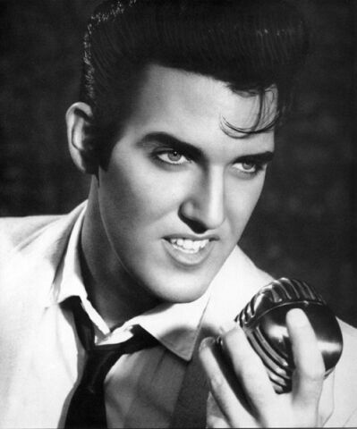 Elvis-Presley-696.jpg