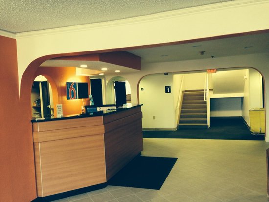 motel-6-lobby.jpg